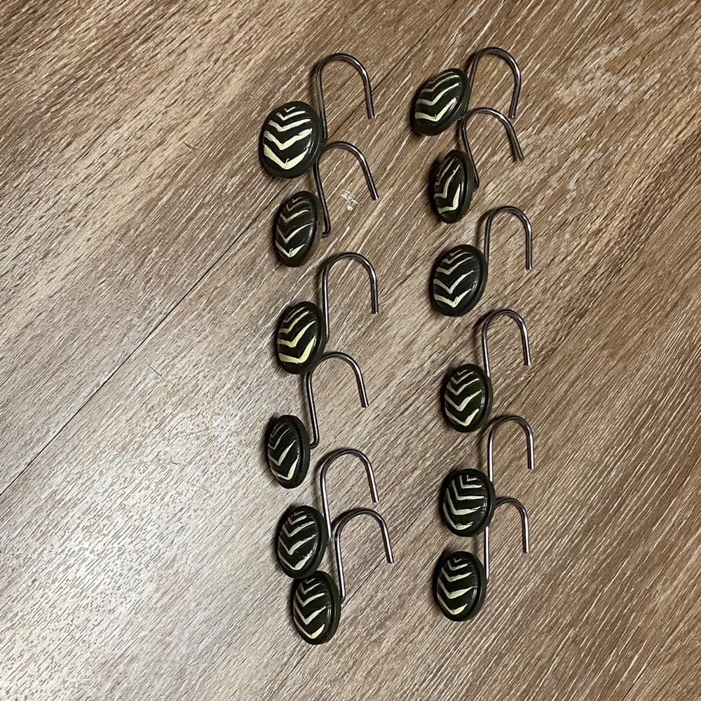 12 Chevron Patterned Shower Curtain Hooks